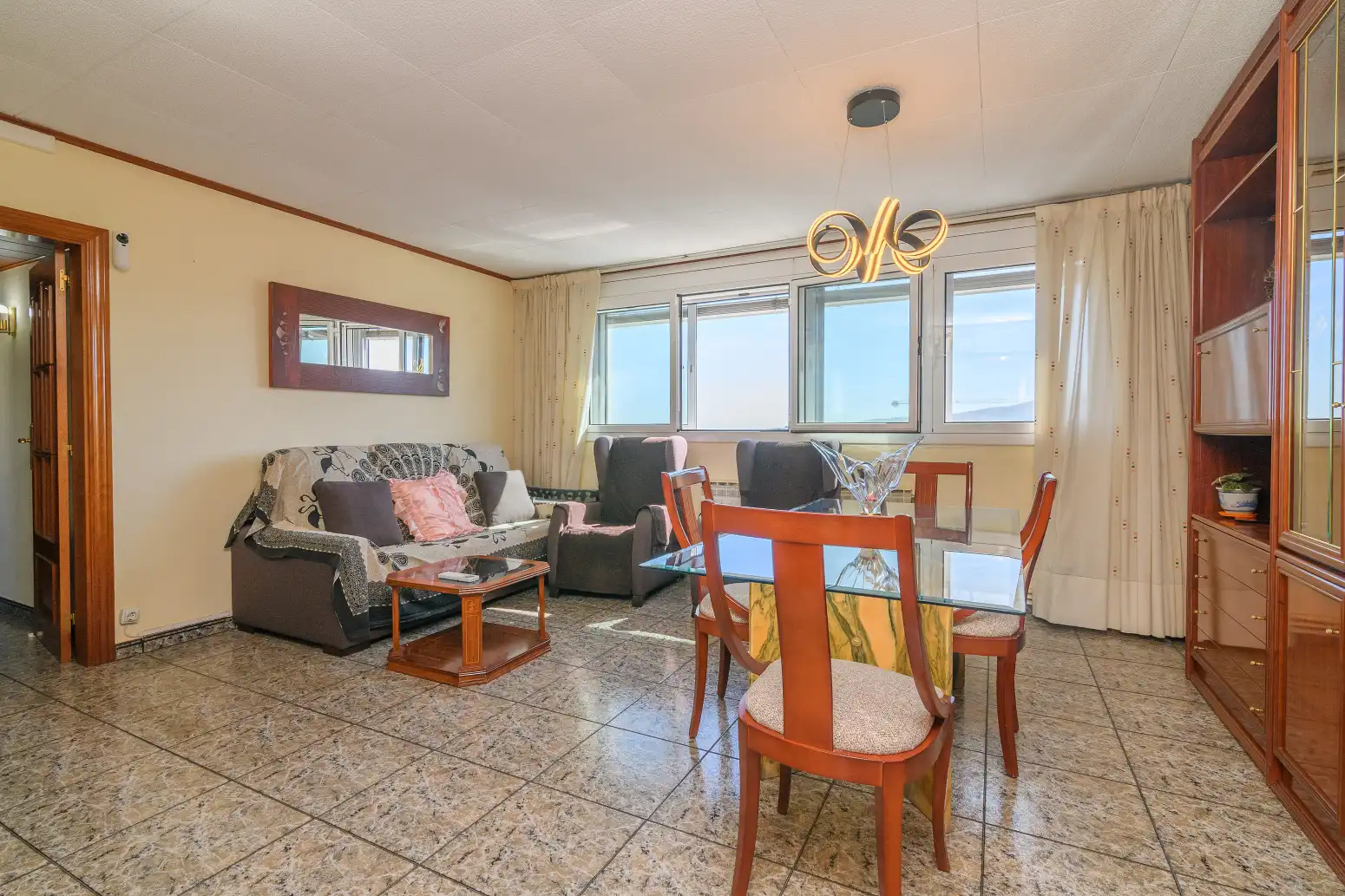 Living room of Flat for sale in Cornellà de Llobregat  with Air Conditioner, Heating and Storage room