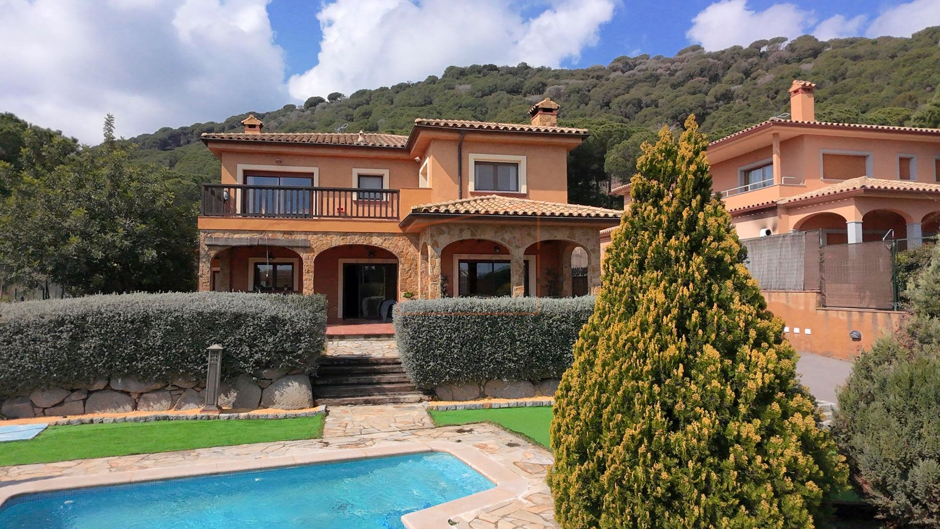 Vista exterior de Casa o xalet en venda en Argentona amb Aire condicionat, Calefacció i Jardí privat