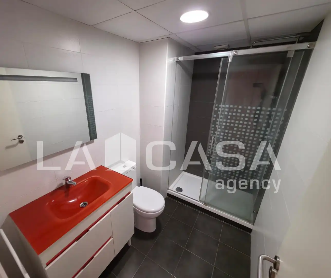 Bany de Pis en venda en Sabadell amb Piscina i Balcó