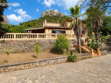 Maison rustique avec balcon à vendre à DISEMINADOS