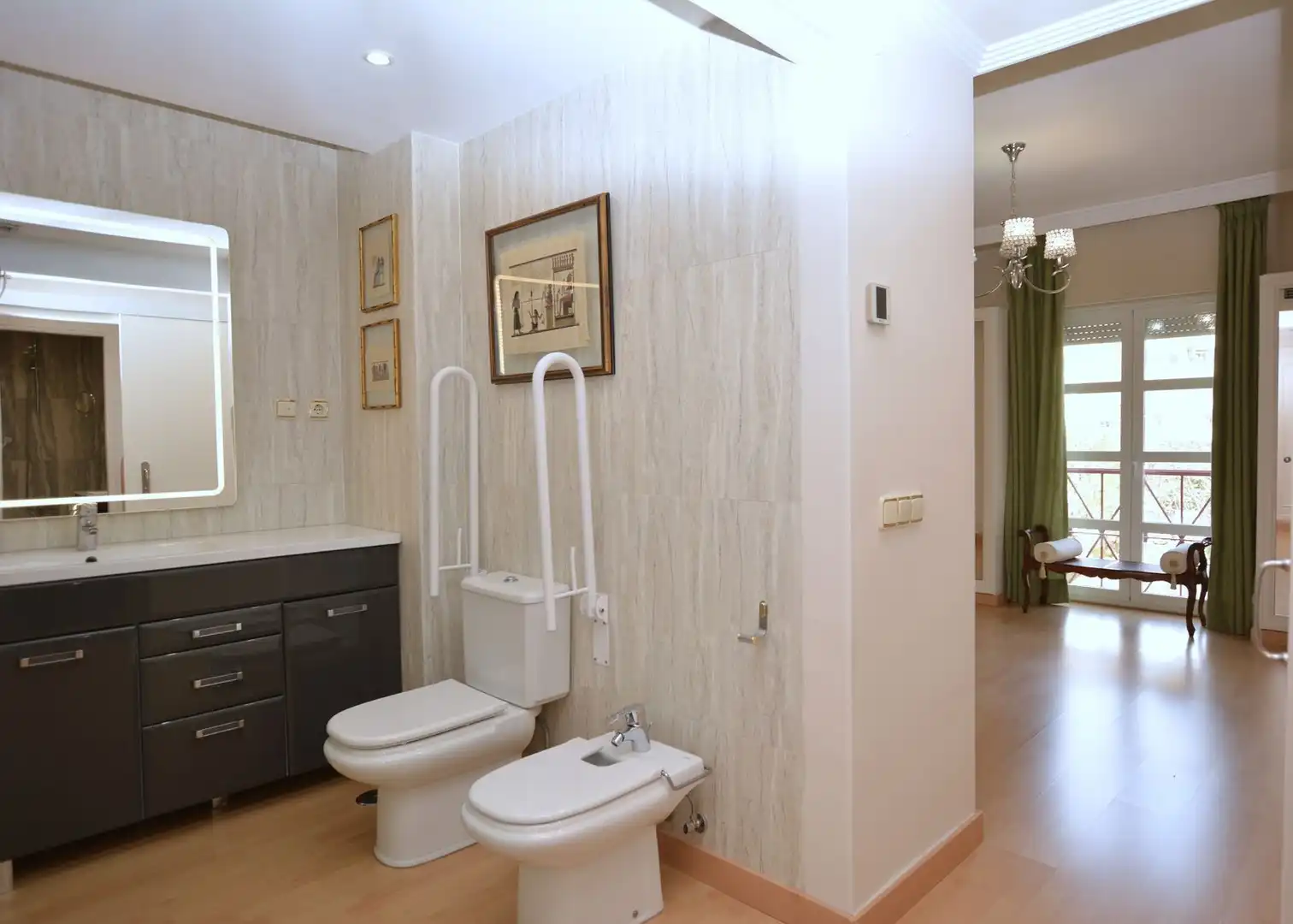 Baño de Apartamento en venta en Marbella con Terraza, Trastero y Amueblado