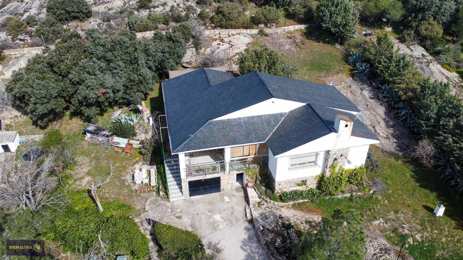 Exterior view of House or chalet for sale in La Cabrera  with Heating, Private garden and Terrace