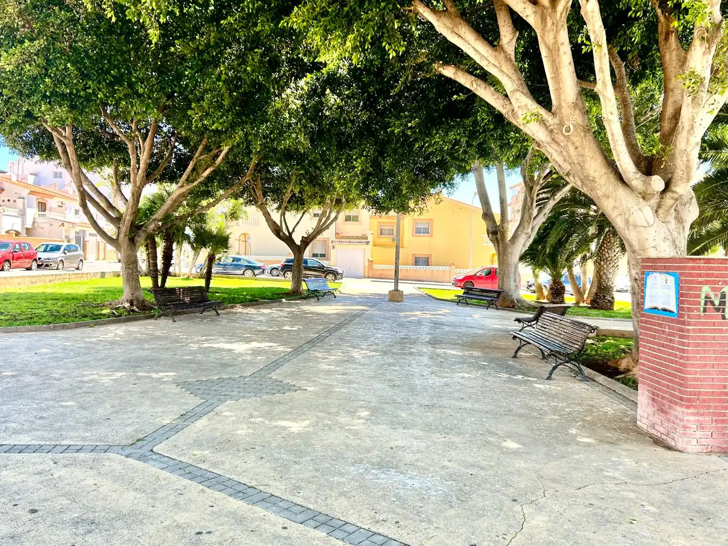 Vista exterior de Casa adosada en venta en Roquetas de Mar con Jardín privado, Terraza y Horno