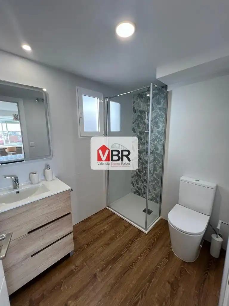 Badezimmer von Wohnung zur Miete in Valencia mit Klimaanlage, Heizung und Terrasse