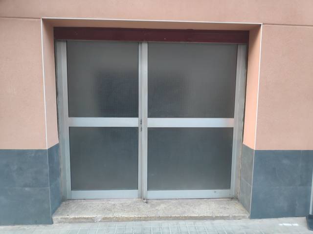 Local comercial en Venta en Carrer Itàlia en Califòrnia - Santa Madrona