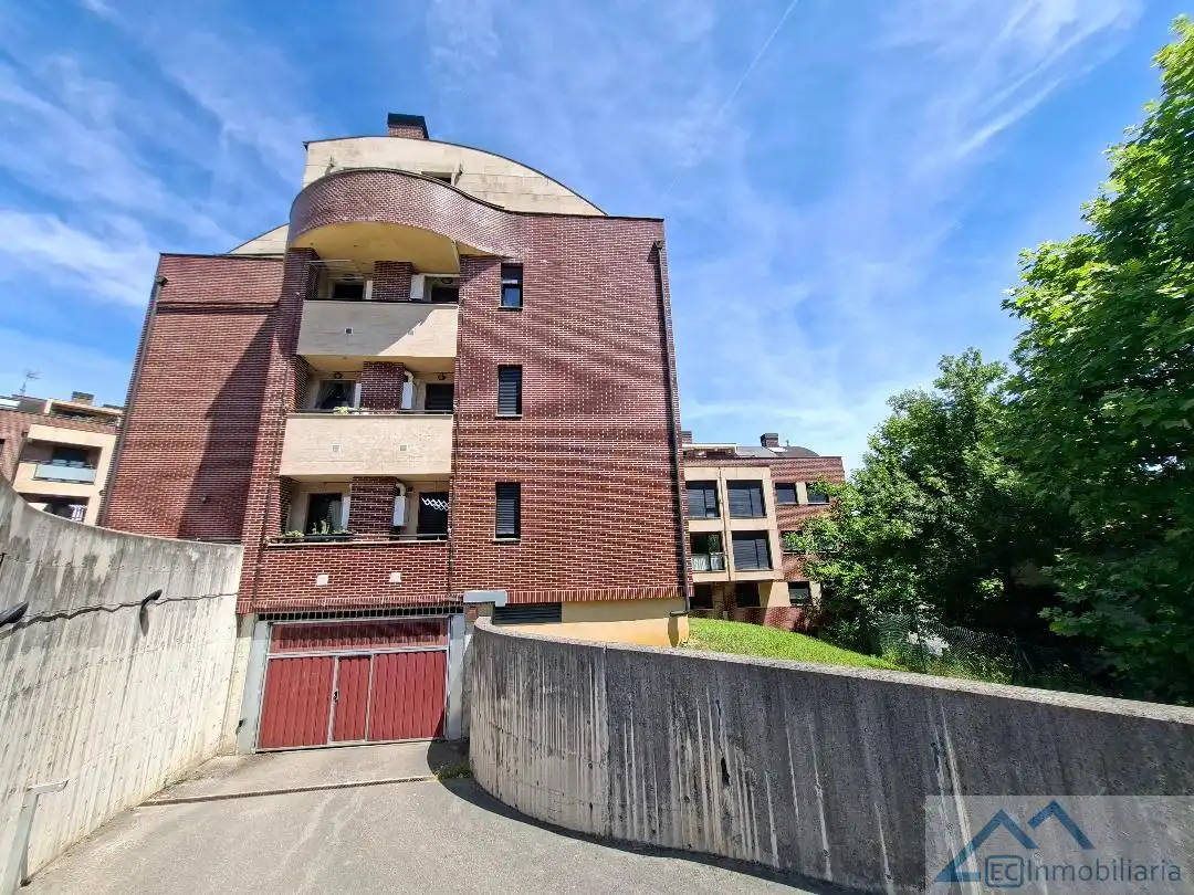 Vista exterior de Pis en venda en Ramales de la Victoria amb Calefacció, Parquet i Traster