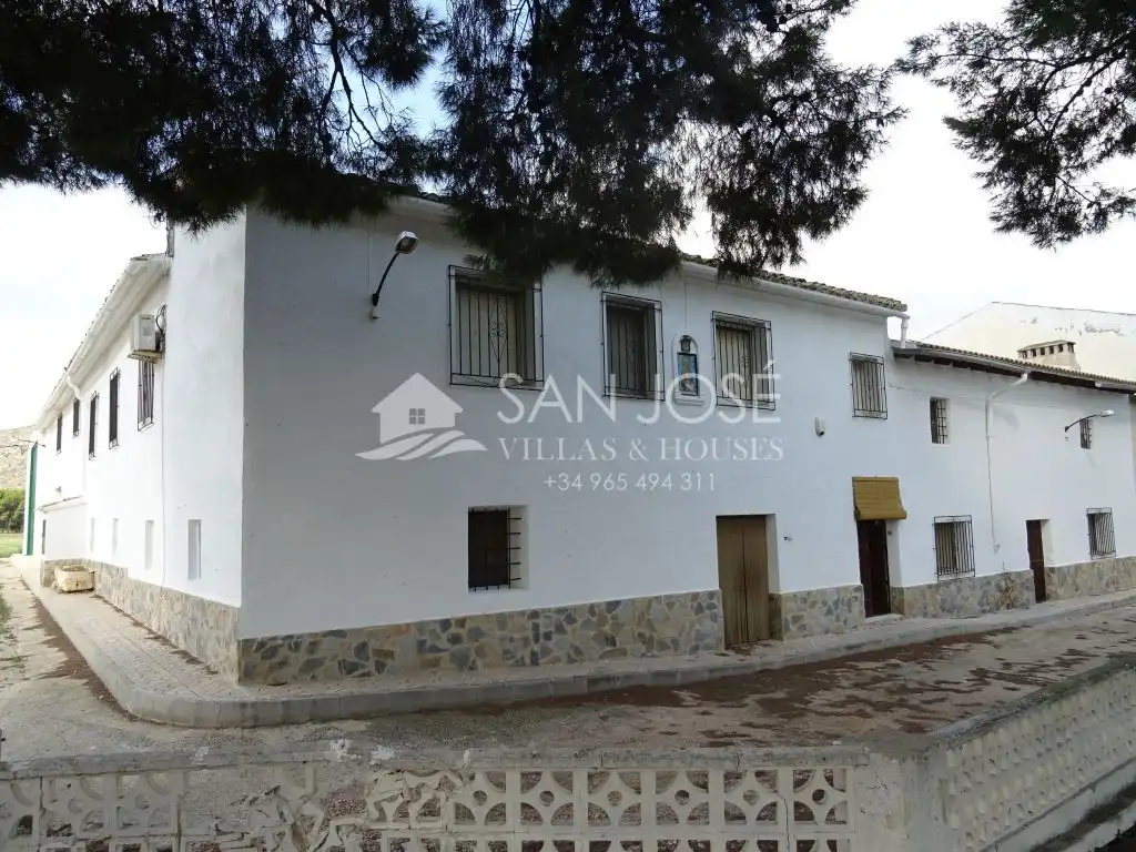 Villa mit Garten zum Verkauf in Aspe Centro