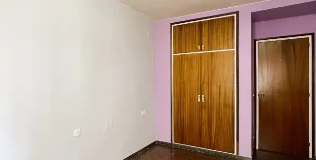 Dormitori de Pis en venda en Girona amb Aire condicionat, Traster i Balcó