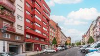 Vista exterior de Pis en venda en Oviedo  amb Terrassa i Balcó