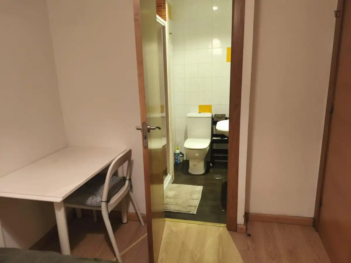 Baño de Apartamento para compartir en Vigo  con Calefacción, Amueblado y Horno