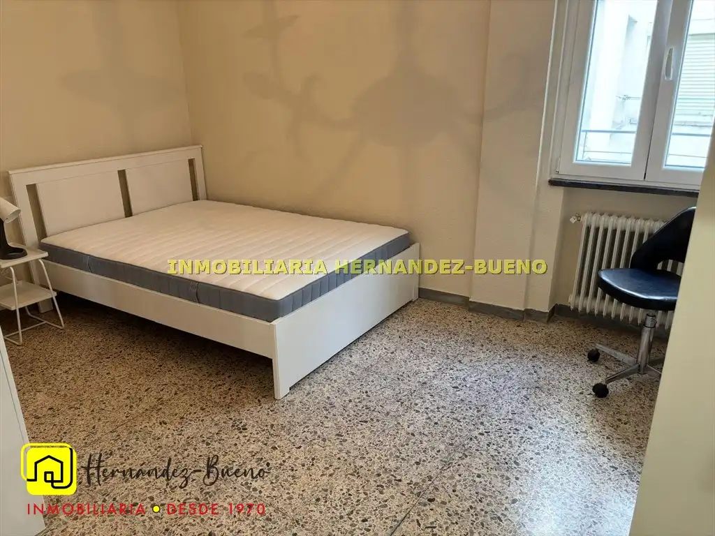 Schlafzimmer von Wohnung zur Miete in Salamanca mit Heizung, Möbliert und Balkon