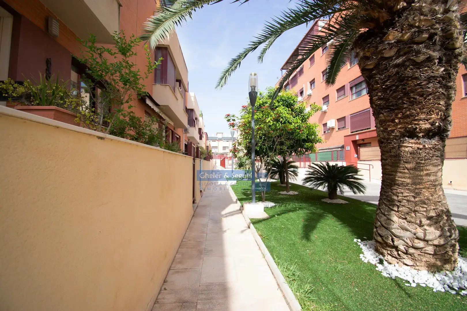 Vista exterior de Casa adosada en venta en Sagunto / Sagunt con Terraza y Balcón