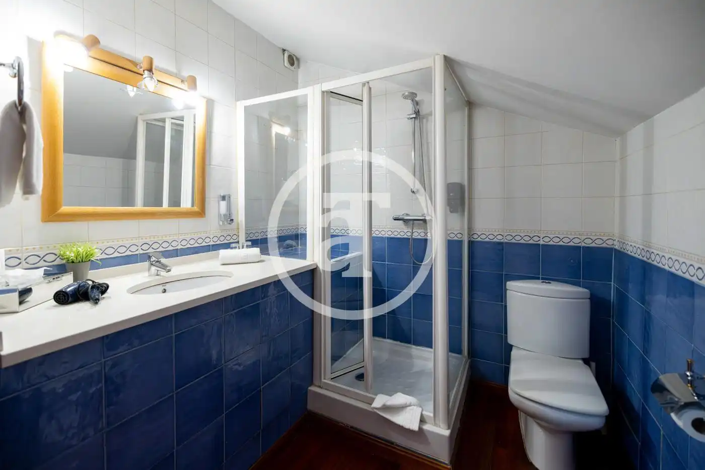 Baño de Ático de alquiler en Madrid con Aire acondicionado, Calefacción y Amueblado