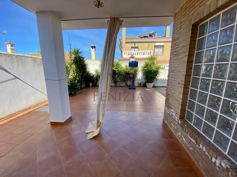 Terrace of Detached homes for rent in El Puerto de Santa María  with Air Conditioner, Private garden and Storage room
