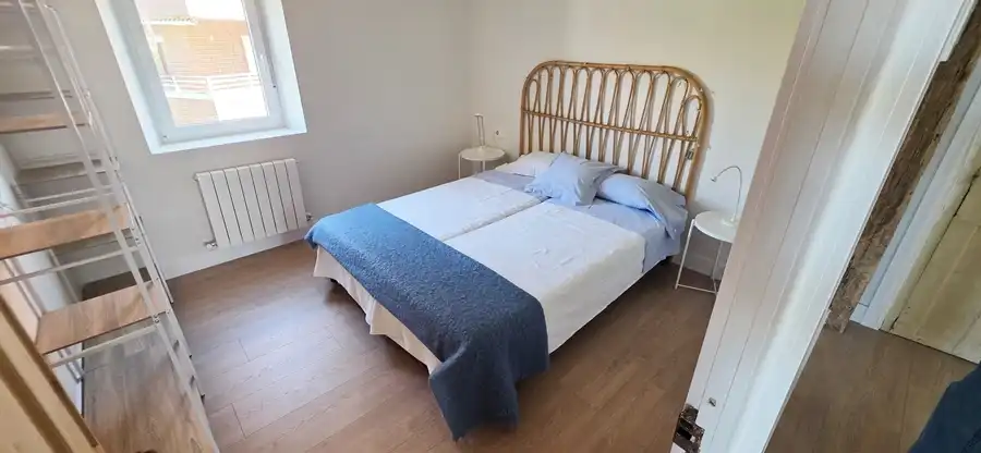 Dormitori de Apartament de lloguer en Gorliz amb Calefacció, Moblat i Forn
