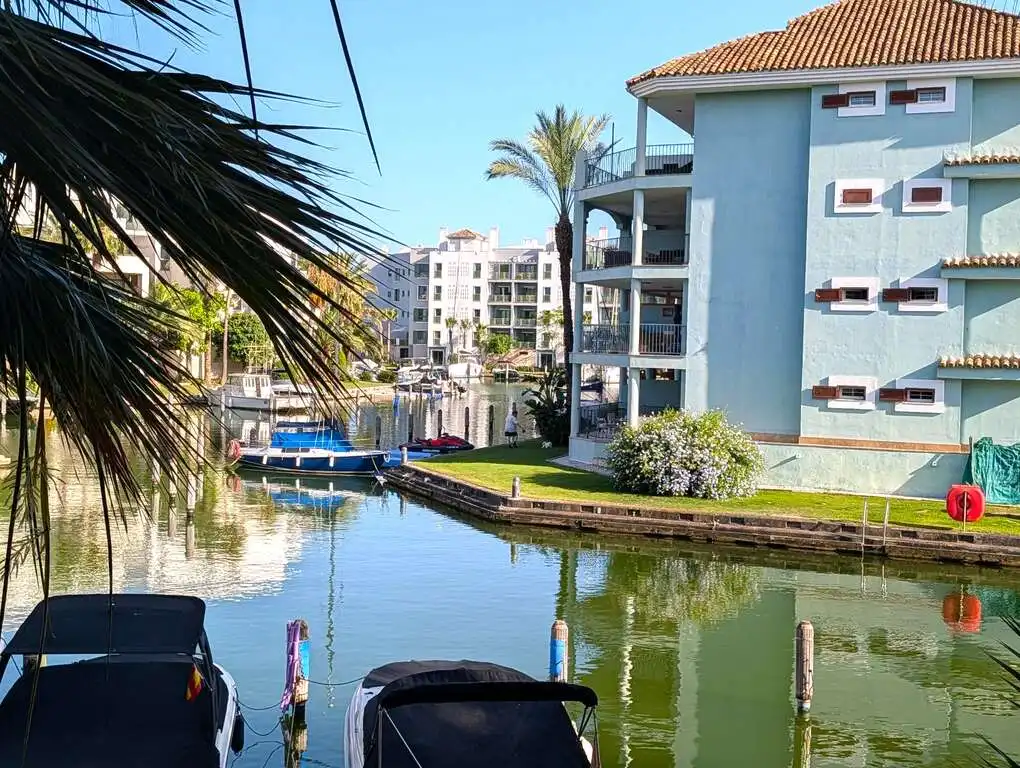 Vista exterior de Piso de alquiler en Sotogrande con Aire acondicionado, Calefacción y Terraza