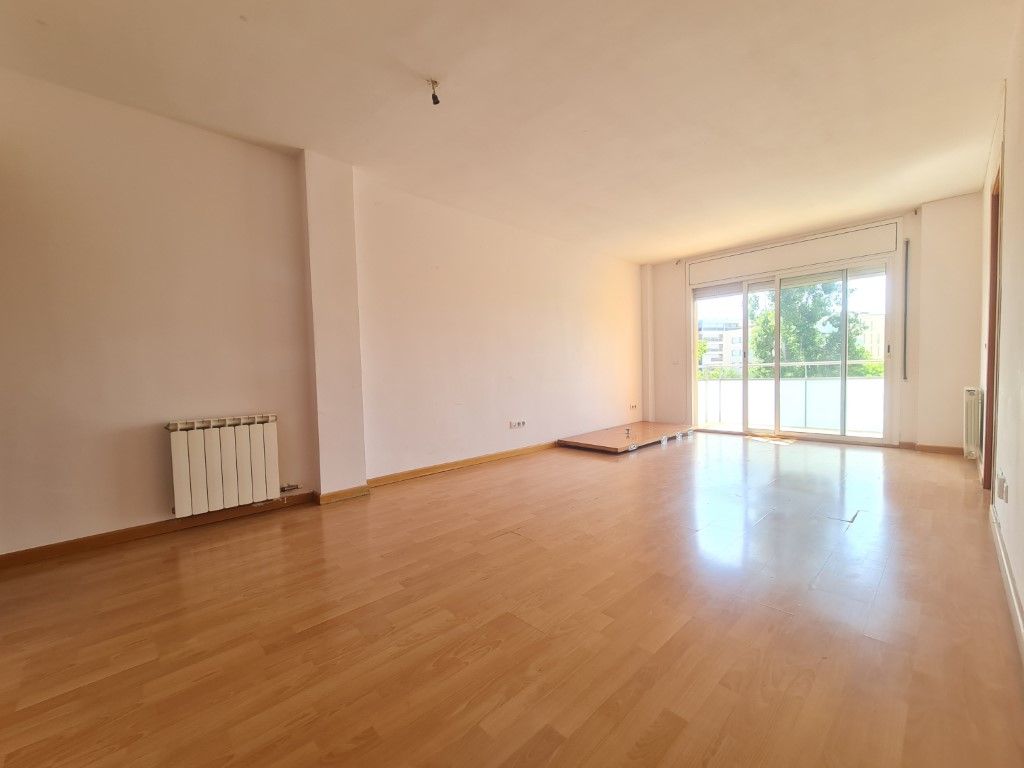 Sala d'estar de Pis en venda en Salt amb Balcó