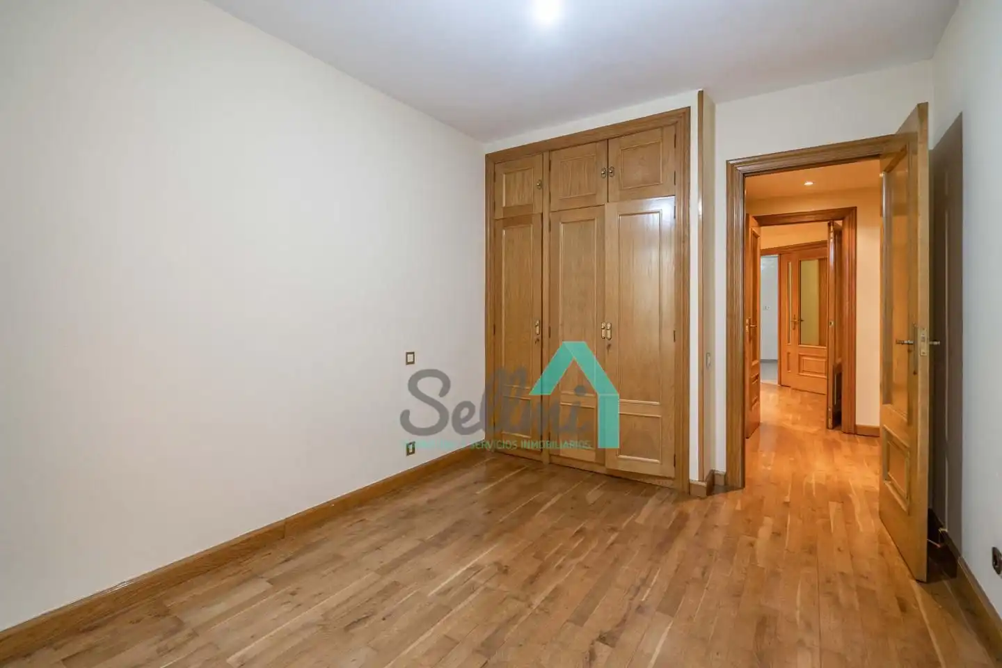 Habitación de Piso en venta en Oviedo  con Calefacción, Parquet y Terraza