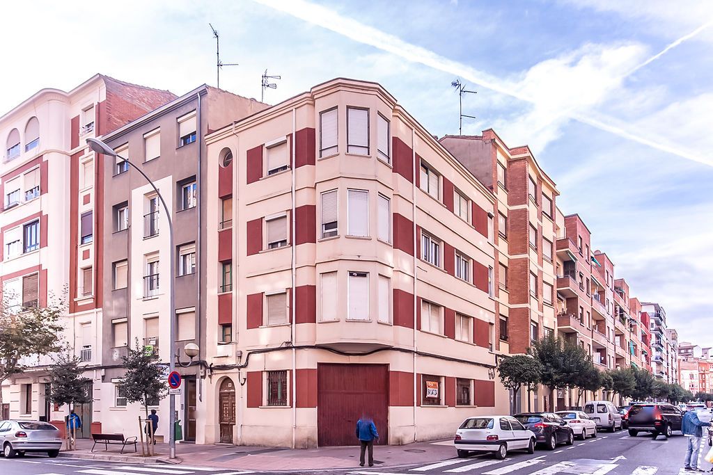 Vista exterior de Pis en venda en  Logroño