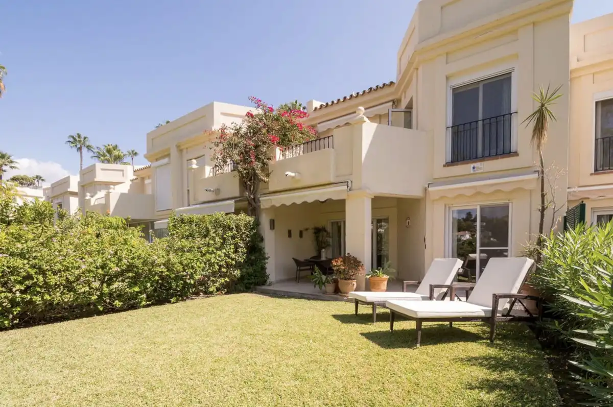 Jardín de Casa adosada de alquiler en Benahavís con Aire acondicionado, Jardín privado y Terraza