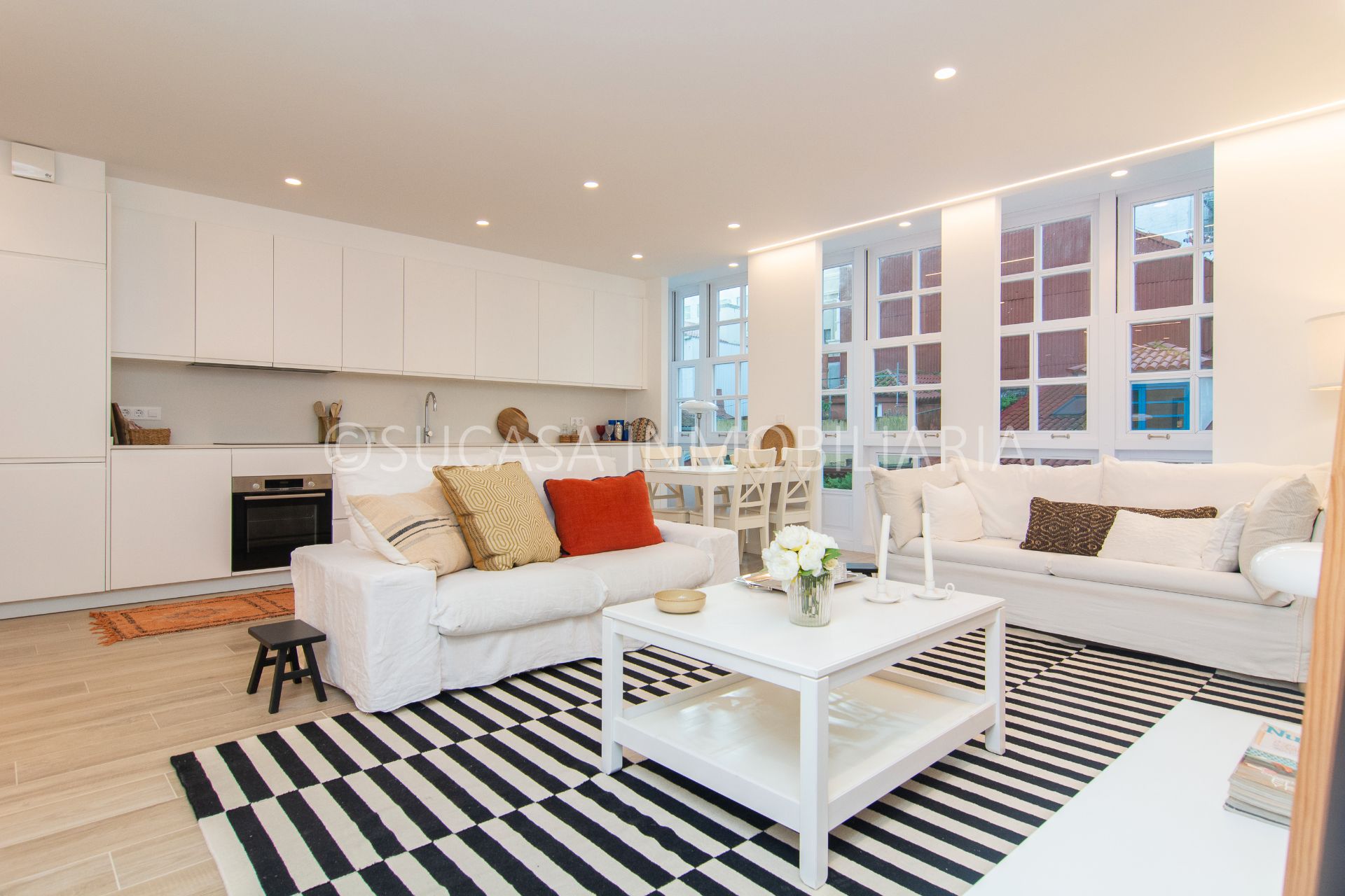 Sala d'estar de Pis en venda en A Coruña Capital  amb Calefacció, Forn i Microones