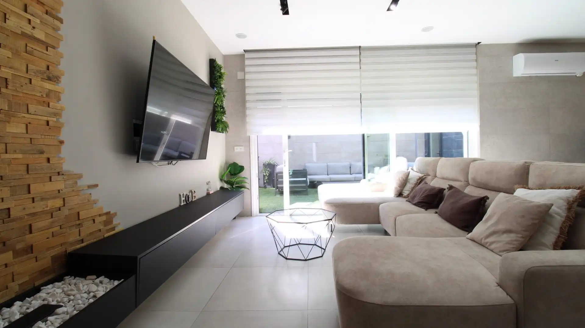 Sala de estar de Casa adosada en venta en Armilla con Aire acondicionado, Calefacción y Jardín privado