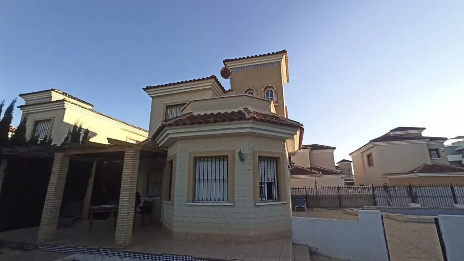 Vista exterior de Casa o chalet en venta en Guardamar del Segura con Aire acondicionado, Calefacción y Jardín privado
