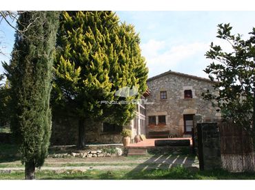 Casa rústica con jardín en venta en Calle  sant aniol de finestres