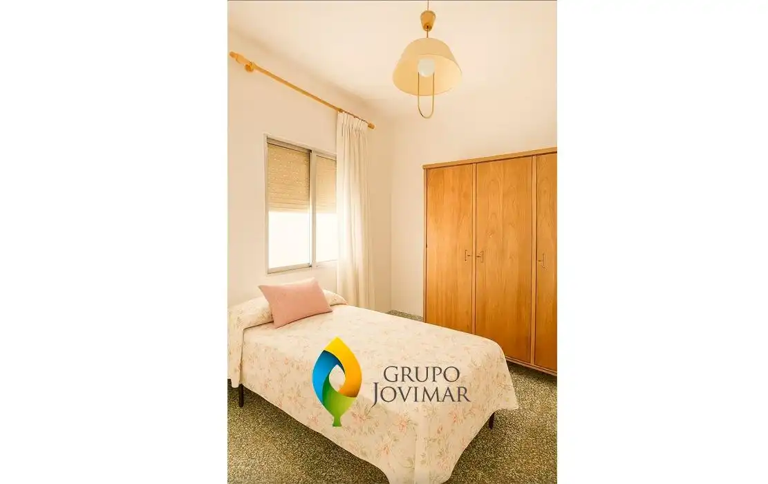 Dormitori de Planta baixa en venda en Guadix amb Jardí privat, Parquet i Terrassa