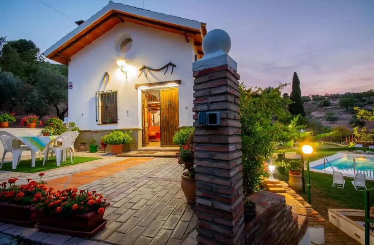 Casa rústica con piscina en venta en MA-901