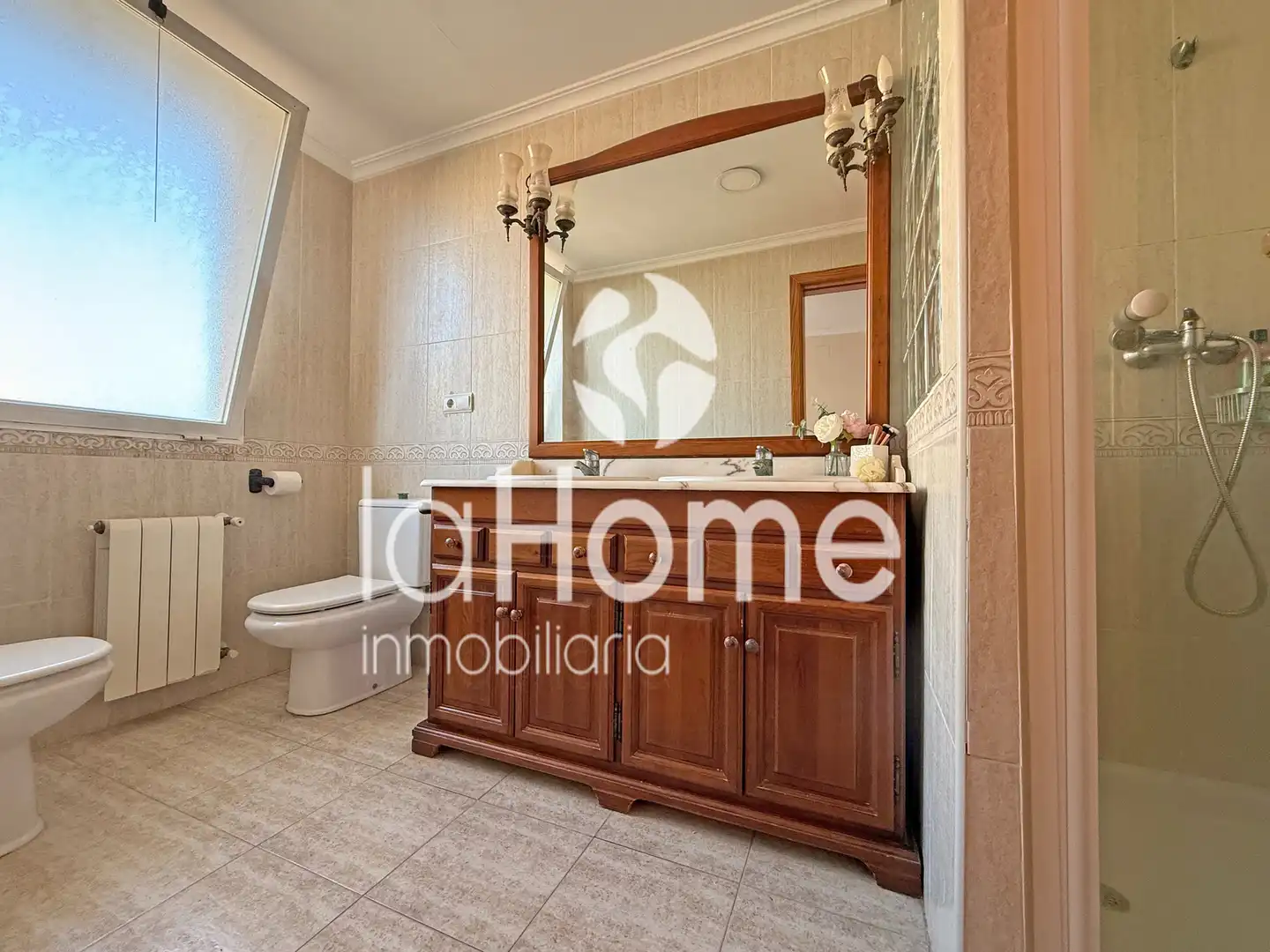 Baño de Casa adosada en venta en Bétera con Calefacción, Terraza y Horno