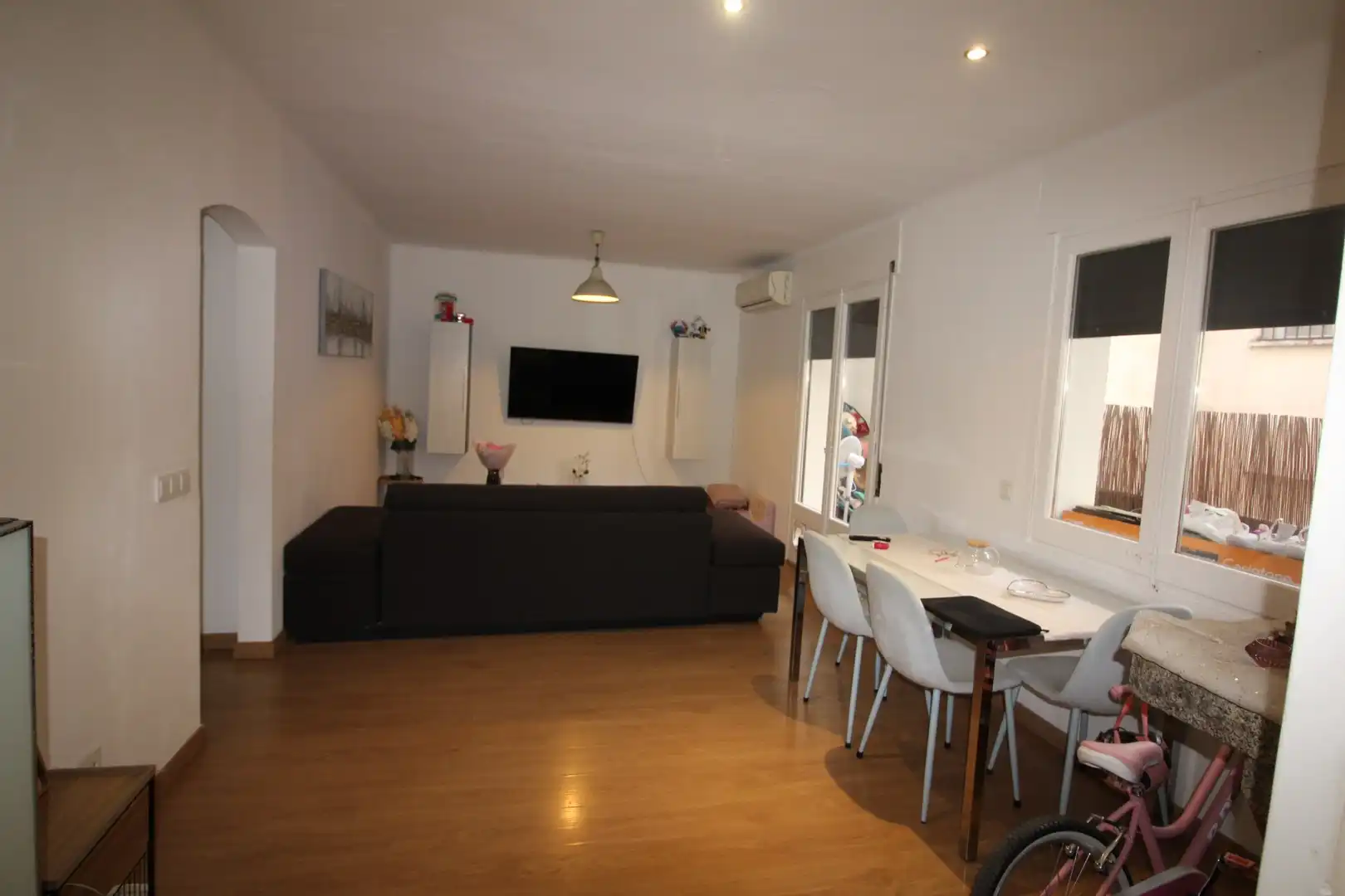 Living room of Flat for sale in Figueres  with Terrace and Storage room