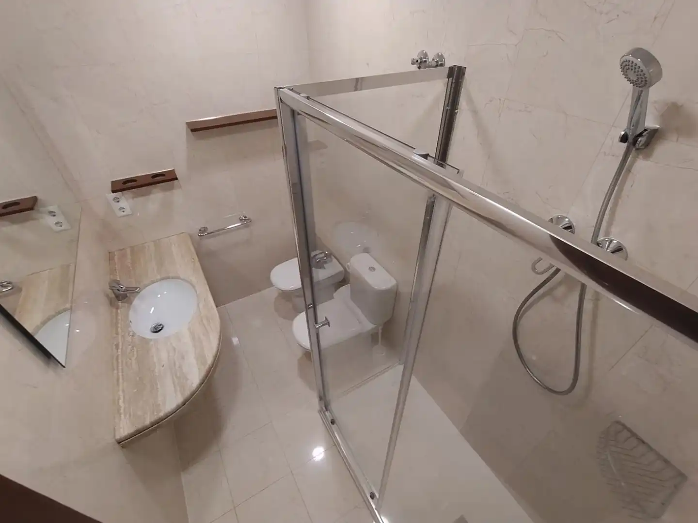 Baño de Piso para compartir en Santiago de Compostela  con Calefacción, Parquet y Amueblado