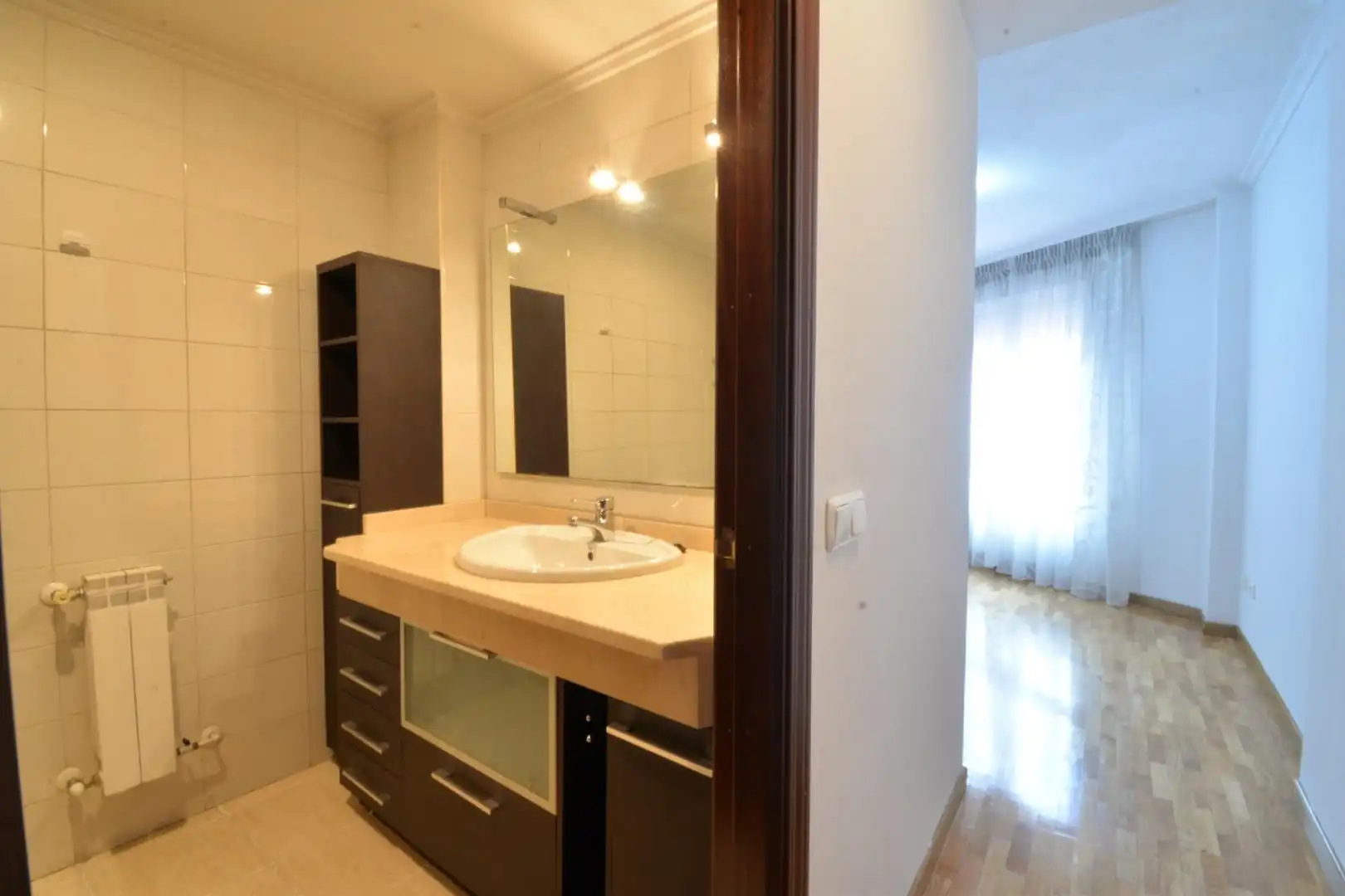 Baño de Piso en venta en Oviedo  con Calefacción y Trastero