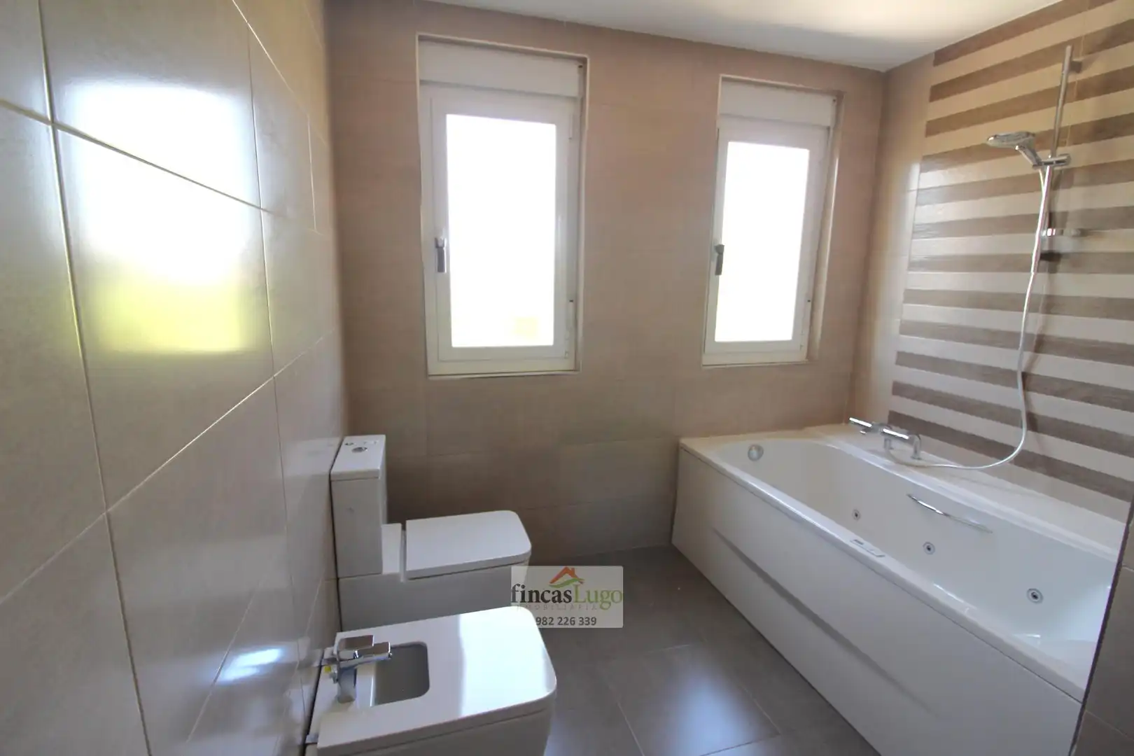 Baño de Casa o chalet en venta en Lugo con Calefacción, Jardín privado y Terraza
