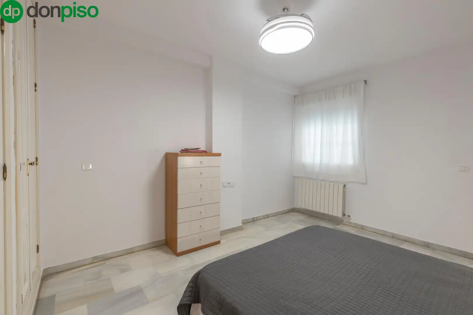 Schlafzimmer von Wohnung zum Verkauf in Granada mit Klimaanlage, Heizung und Terrasse