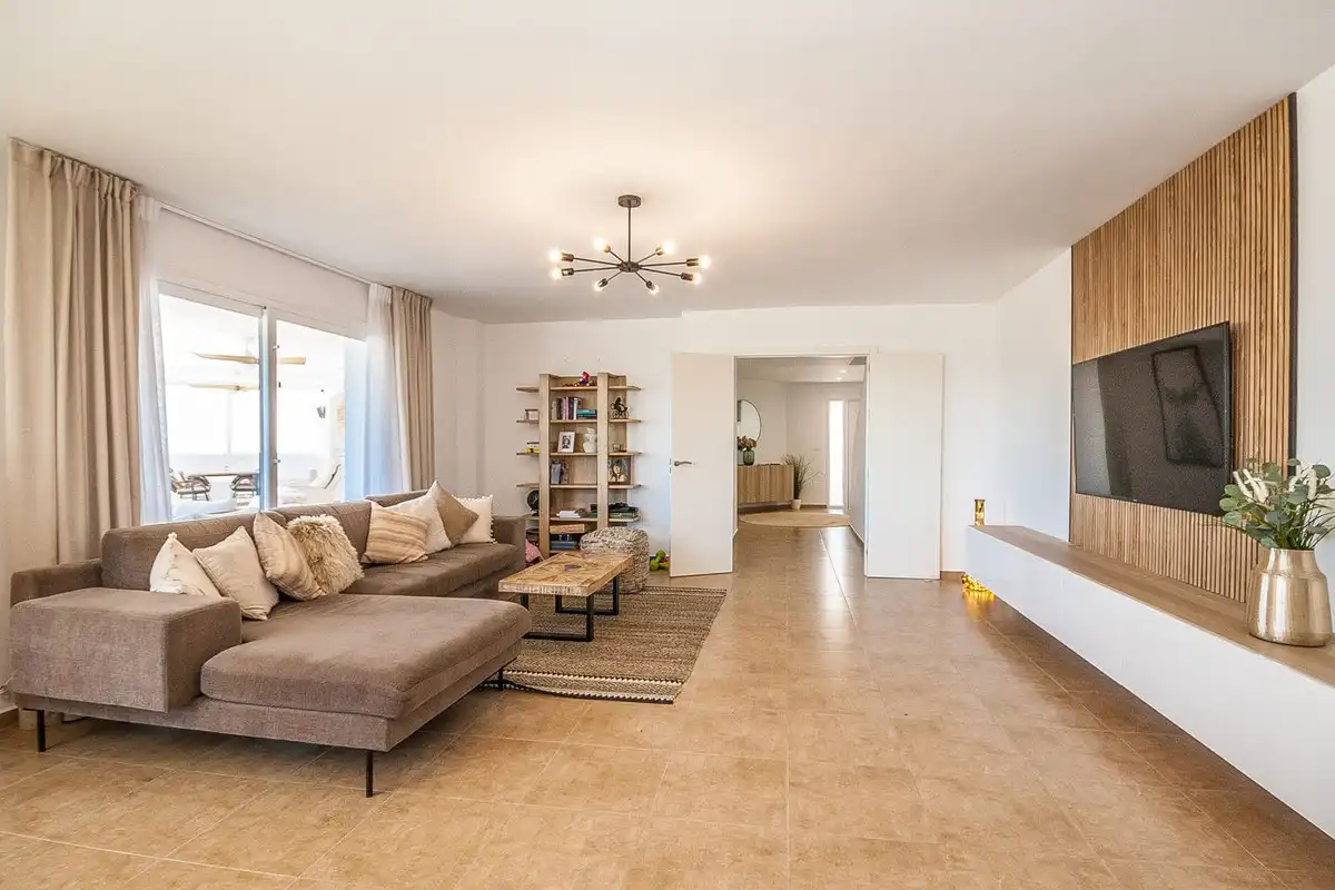 Chalet con terraza en venta en Calle Estepona 5, imagen 2