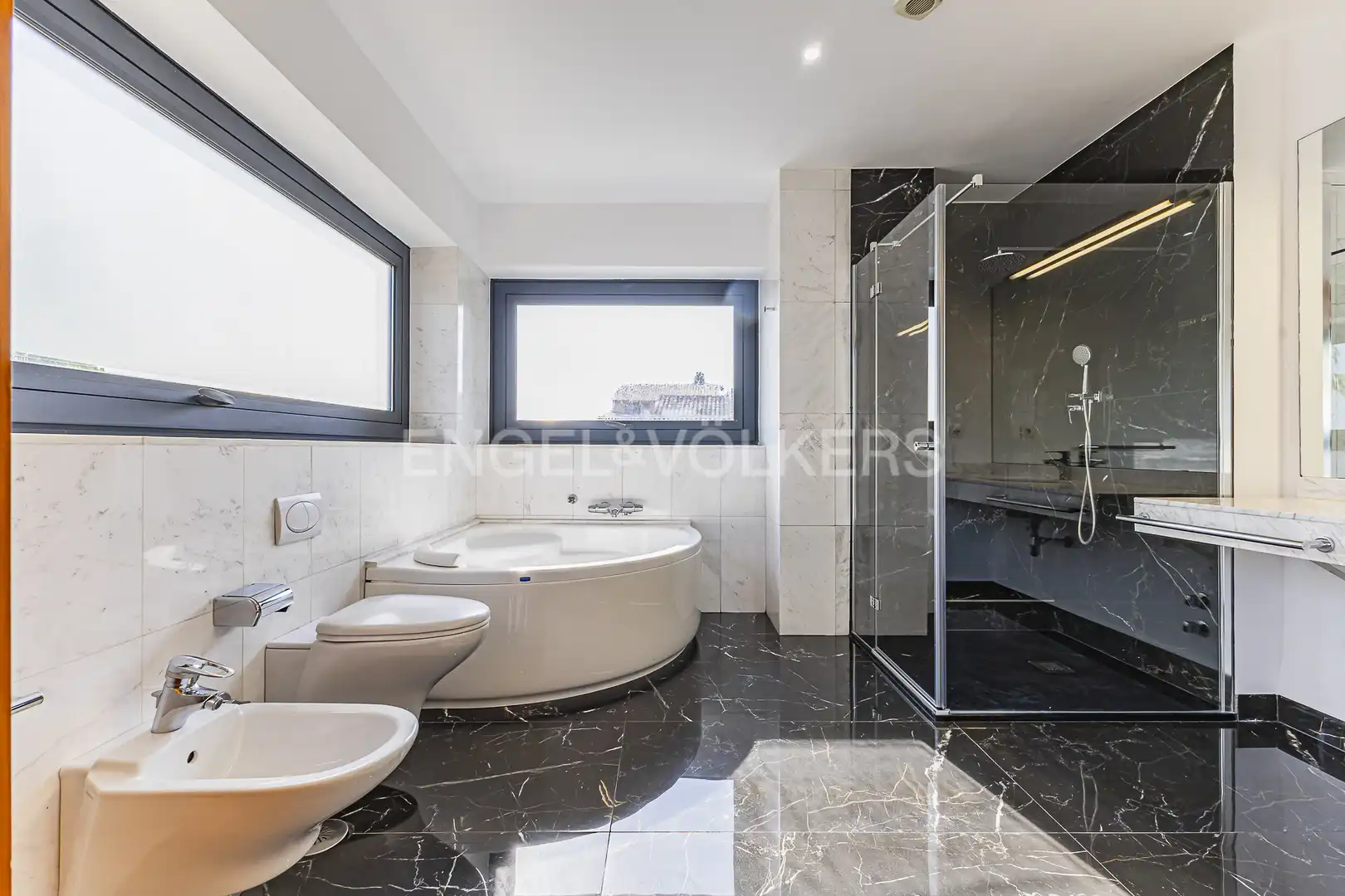 Bathroom of Houses for sale in Sant Cugat del Vallès  with Air Conditioner, Heating and Private garden