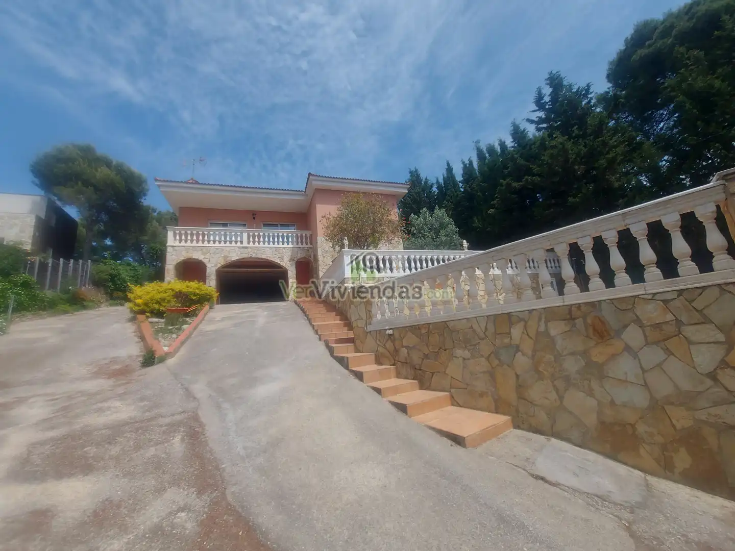 Vista exterior de Casa o xalet en venda en Vallirana amb Calefacció, Jardí privat i Terrassa