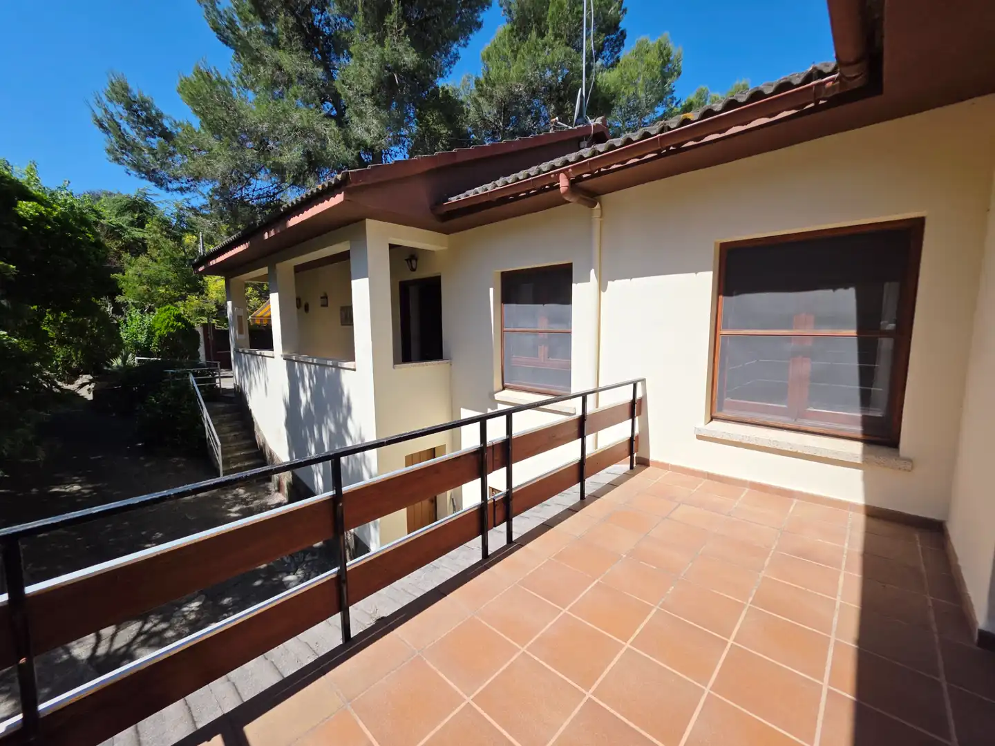 Vista exterior de Casa o chalet en venta en Vallirana con Calefacción, Terraza y Piscina