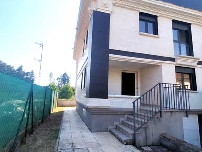 Vista exterior de Casa adosada en venda en Casalarreina amb Jardí privat i Terrassa