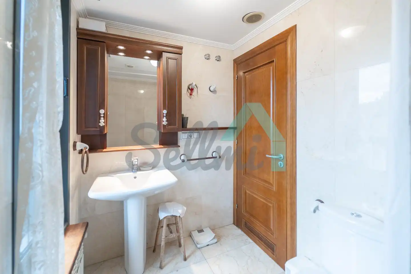 Badezimmer von Wohnung zur Miete in Oviedo  mit Heizung, Parkett und Möbliert