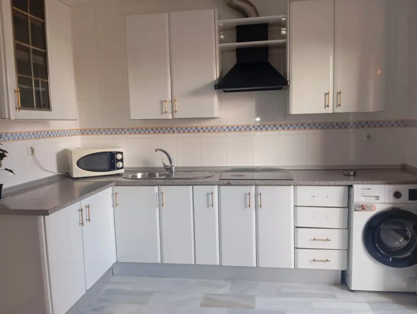 Kitchen of Detached homes for rent in Pilas  with Air Conditioner, Terrace and Washing machine
