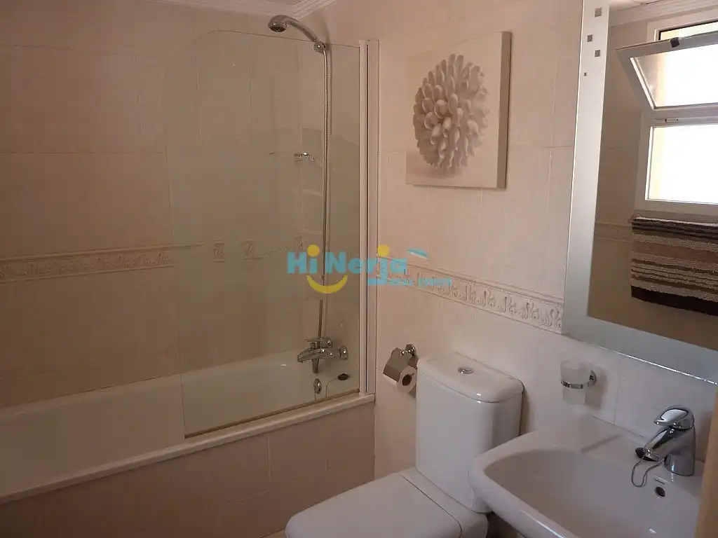 Bany de Àtic en venda en Nerja amb Jardí privat, Terrassa i Traster