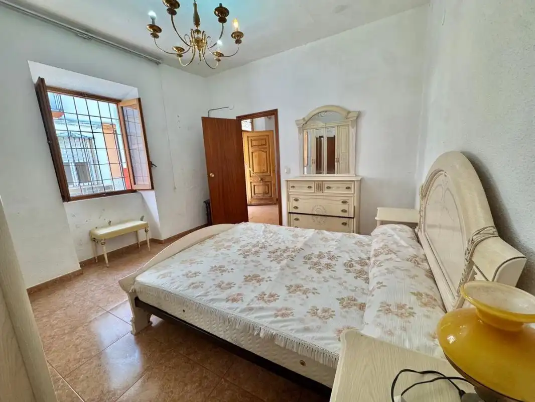 Habitación de Casa adosada en venta en Ayora con Calefacción, Terraza y Trastero