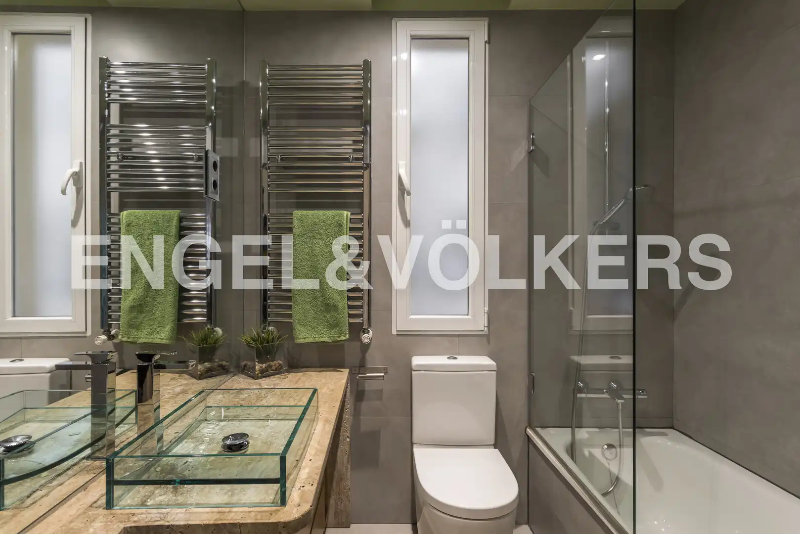 Bathroom of Flat for sale in Madrid  with Air Conditioner, Heating and Parquet flooring