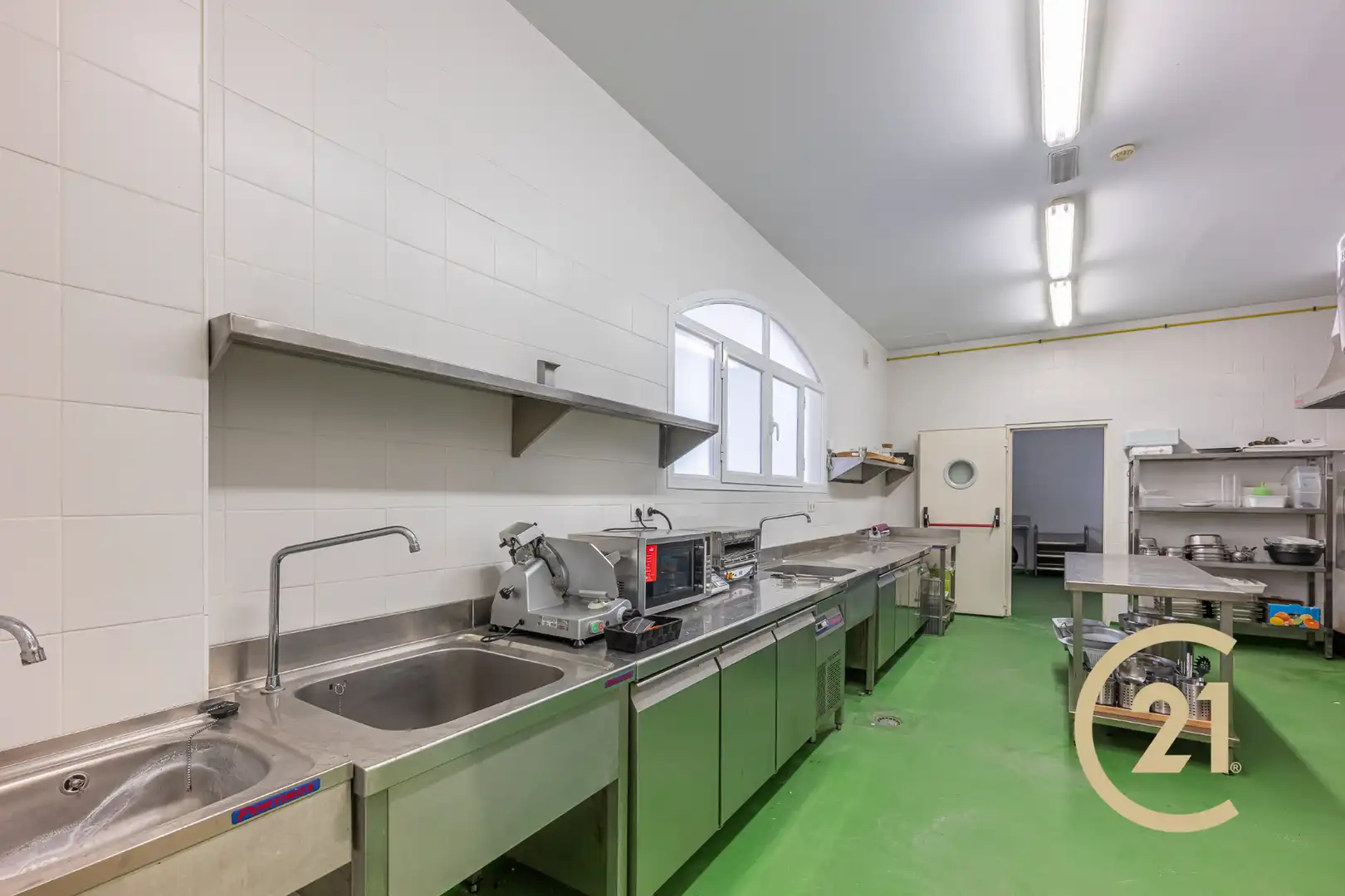 Kitchen of Buildings for sale in Estepona  with Community pool