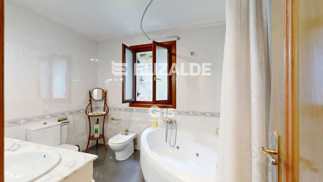 Bany de Casa o xalet en venda en Hondarribia amb Calefacció, Jardí privat i Terrassa