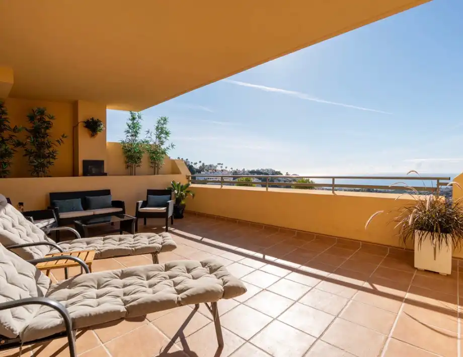 Piso con piscina en venta en Calahonda