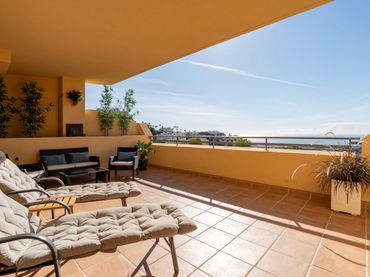 Piso con piscina en venta en Calahonda
